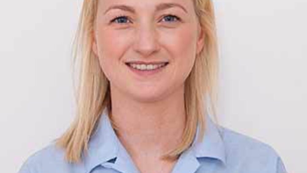 Yr un sgiliau sydd eu hangen ar gyfer gwirio nodwyddau ag ar gyfer bomiau wrth ymyl y ffordd felly mae sesiwn hyfforddiant ymarferol yn hollol allweddol