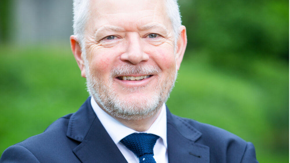 Yng Nghymru, gallwn a byddwn yn gwneud gwahaniaeth o ran yr agenda newid yn yr hinsawdd